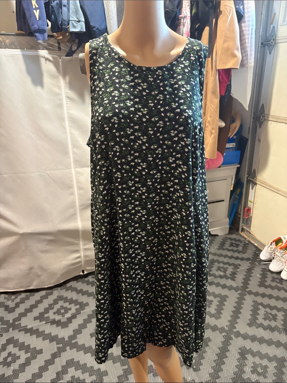 Old Navy Dark Green Floral Sleeveless Shift Dress